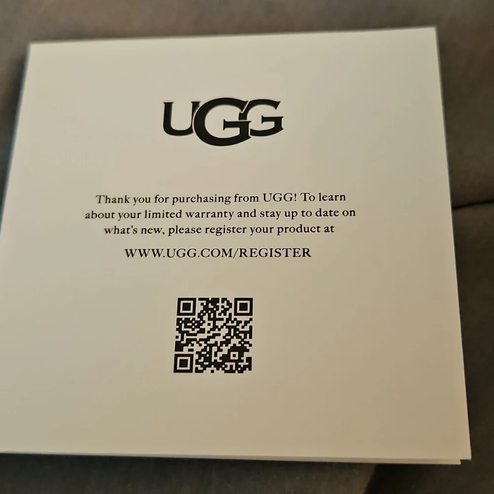 Size 13 UGG Kids Tan‎ Lace-Up Boots - Picture 7 of 7
